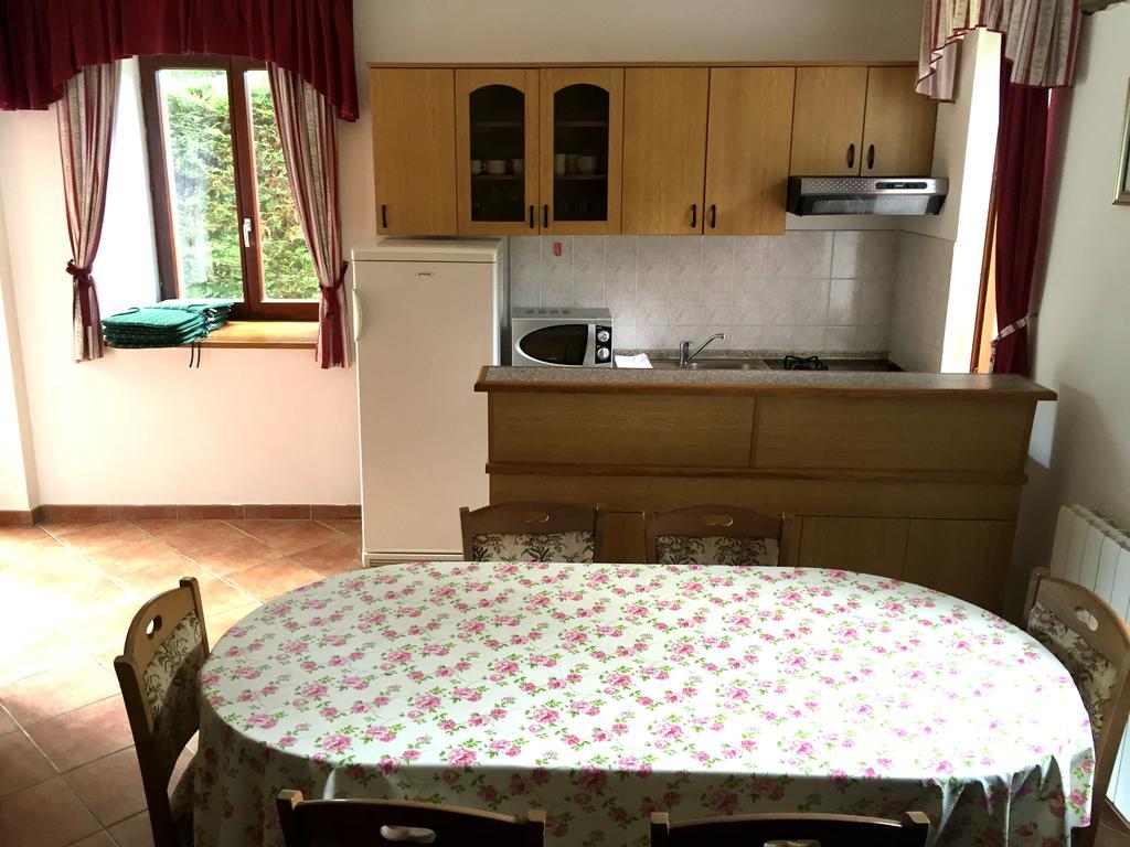 Aqua Family Apartments Karigador Eksteriør billede